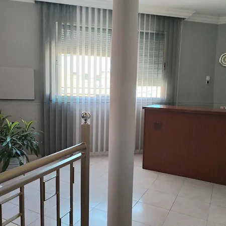 بيت شباب A&e مانيسيس